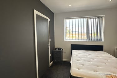 1 bed studio, Walter road, Uplands, Swansea, SA14QA - Image 5