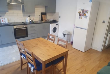 4 bed flat, Manchester Road, Isle of Dogs, London, E143DP - Image 2