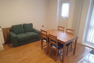 4 bed flat, Manchester Road, Isle of Dogs, London, E143DP - Image 3