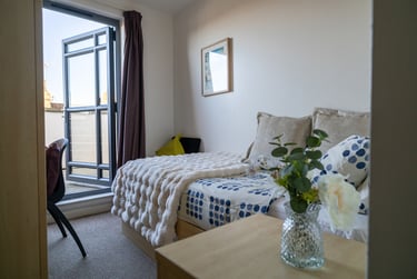1 bed house, George Street, Hove, Brighton, BN21RJ - Image 1
