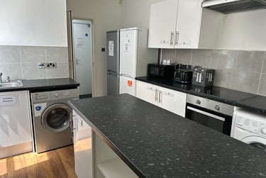 9 bed house, Brentwood, Seedley, Salford, M68QU - Image 5