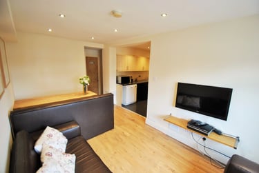 8 bed house, Edgeworth Drive, Fallowfield, Manchester, M146RU - Image 2