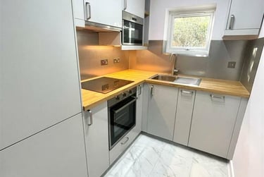 1 bed flat, Eleanor Close, Surrey Quays, London, SE166PS - Image 1