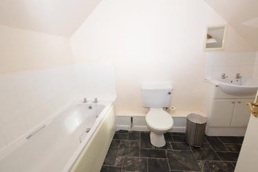 4 bed flat, Hesper Road, Hythe, Colchester, CO28JP - Image 5