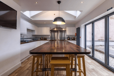 9 bed house, Burns Street, Arboretum, Nottingham, NG74DT - Image 1