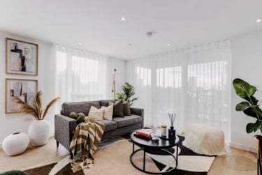 2 bed flat, Escapade Place, Canary Wharf, London, E140WP - Image 2