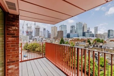 2 bed flat, Escapade Place, Canary Wharf, London, E140WP - Image 11