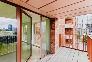 2 bed flat, Escapade Place, Canary Wharf, London, E140WP - Image 12