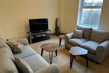 5 bed house, Talbot Road, Abington, Northampton, NN14JB - Image 2