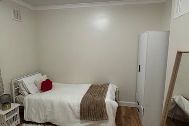 1 bed flat, White City Estate, White City, London, W127AR - Image 2