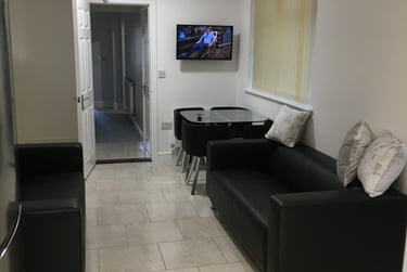 5 bed house, Danygraig Road, St Thomas, Swansea, SA18LY - Image 2