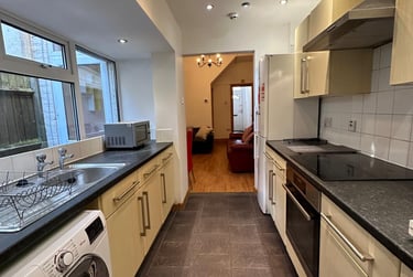 5 bed house, Dale road, Selly Oak, Birmingham, B296AG - Image 2