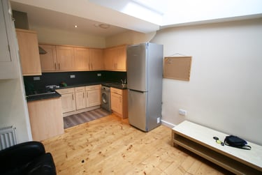 6 bed house, Harriet Street, Cathays, Cardiff, CF244BW - Image 2