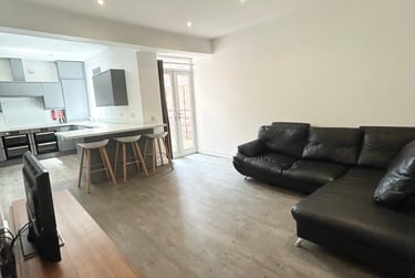 8 bed house, Balmoral road, Fallowfield, Manchester, M146WG - Image 1