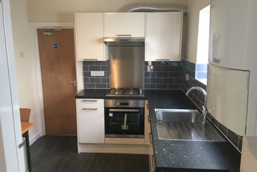 4 bed house, Napier road, Southsea, Portsmouth, PO52RA - Image 1