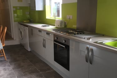 4 bed house, Burns Street, Abington, Northampton, NN13QE - Image 1