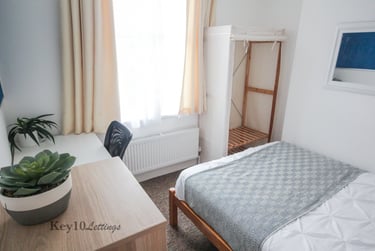 4 bed house, Leopold Street, Southsea, Portsmouth, PO40JZ - Image 3