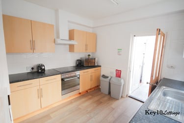 6 bed house, Francis Avenue, Southsea, Portsmouth, PO40HN - Image 11