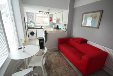 4 bed house, Jessie Road (ALL DOUBLE BEDROOMS), Southsea, Portsmouth, PO40EW - Image 1