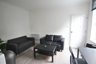 2 bed flat, Albert Road, Southsea, Portsmouth, PO40JT - Image 3