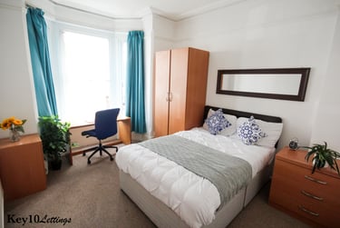 5 bed house, Francis Avenue, Southsea, Portsmouth, PO40HN - Image 1