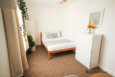 4 bed house, Leopold Street, Southsea, Portsmouth, PO40JZ - Image 1