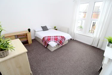 4 bed house, Henley Road, Southsea, Portsmouth, PO40HS - Image 2