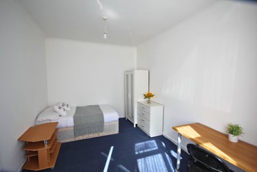 5 bed house, Francis Avenue, Southsea, Portsmouth, PO40HL - Image 3