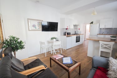 5 bed house, Apsley Road, University of portsmouth, Portsmouth, PO48RH - Image 1