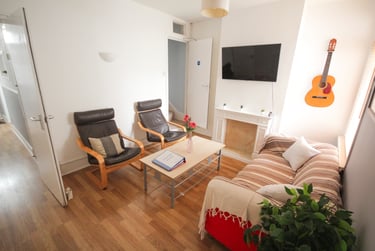 4 bed house, Lawson Road (ALL DOUBLE BEDROOMS), Southsea, Portsmouth, PO51SE - Image 1