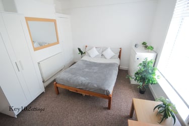 4 bed house, Margate Road, University of Portsmouth, Portsmouth, PO51EZ - Image 1