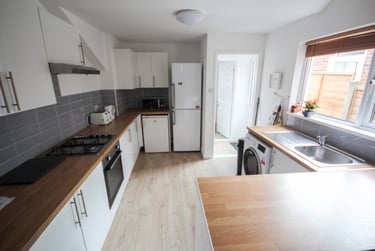 5 bed house, Fawcett Road (Popular Student Road), University of portsmouth, Portsmouth, PO40DP - Image 3