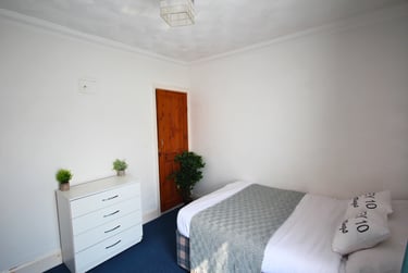 3 bed house, Londesborough Road, Southsea, Portsmouth, PO40EU - Image 2