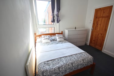 5 bed house, Saint Augustine Road, Southsea, Portsmouth, PO49AD - Image 2