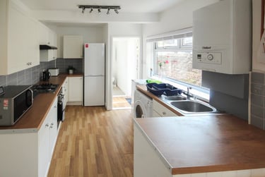 5 bed house, Wheatstone Road, Southsea, Portsmouth, PO40HY - Image 3