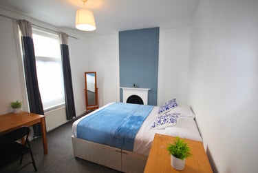 4 bed house, Jubilee Road, Southsea, Portsmouth, PO40JE - Image 1