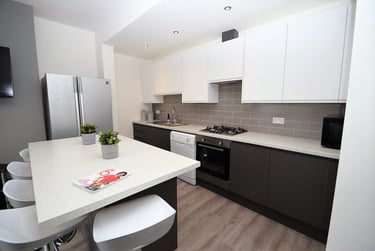 6 bed house, Balmoral Road, Fallowfield, Manchester, M146WG - Image 1