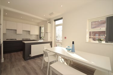 9 bed house, Ladybarn Lane, Fallowfield, Manchester, M146NQ - Image 1