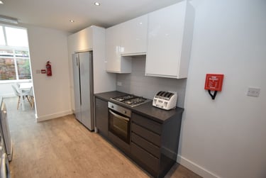 6 bed house, Whitby Road, Fallowfield, Manchester, M146GJ - Image 2