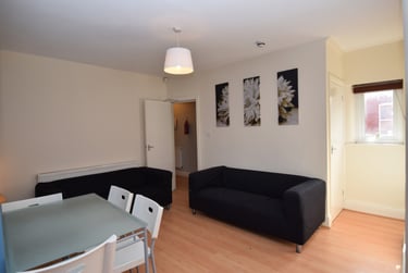 6 bed house, Platt Lane, Rusholme, Manchester, M145XE - Image 2