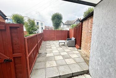 4 bed flat, Cranes Park Avenue, City Centre, Surbiton, KT58BX - Image 10