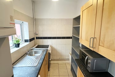 4 bed flat, Cranes Park Avenue, City Centre, Surbiton, KT58BX - Image 7