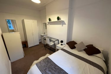 5 bed house, Cranes Park Avenue, City Centre, Surbiton, KT58BX - Image 4