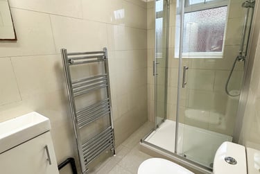 6 bed flat, Cranes Park Avenue, City Centre, Surbiton, KT58BX - Image 9