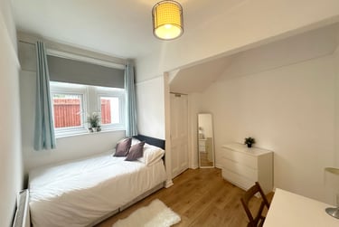 4 bed flat, Cranes Park Avenue, City Centre, Surbiton, KT58BX - Image 5