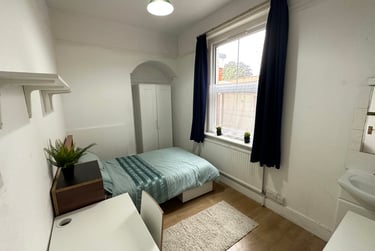 6 bed flat, Cranes Park Avenue, City Centre, Surbiton, KT58BX - Image 6