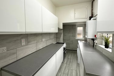 6 bed flat, Cranes Park Avenue, City Centre, Surbiton, KT58BX - Image 11