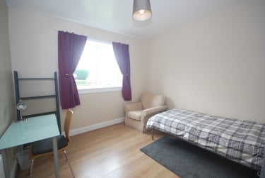 4 bed flat, Broomhouse Street South, Wester Hailes, Edinburgh, EH113TH - Image 1