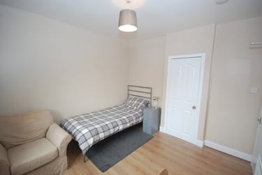 4 bed flat, Broomhouse Street South, Wester Hailes, Edinburgh, EH113TH - Image 3