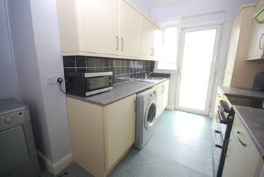 4 bed flat, Broomhouse Street South, Wester Hailes, Edinburgh, EH113TH - Image 11